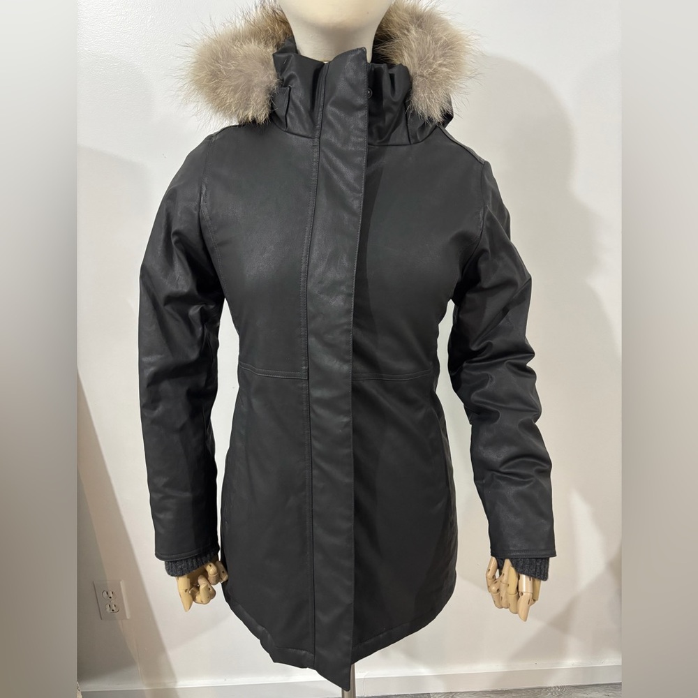 NWT M0851 Women's Black Parka with Coyote Fur Trim